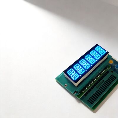 良い価格 超明るい14セグメントLEDディスプレイ 長期使用寿命とRoHS/REACH準拠性 オンライン