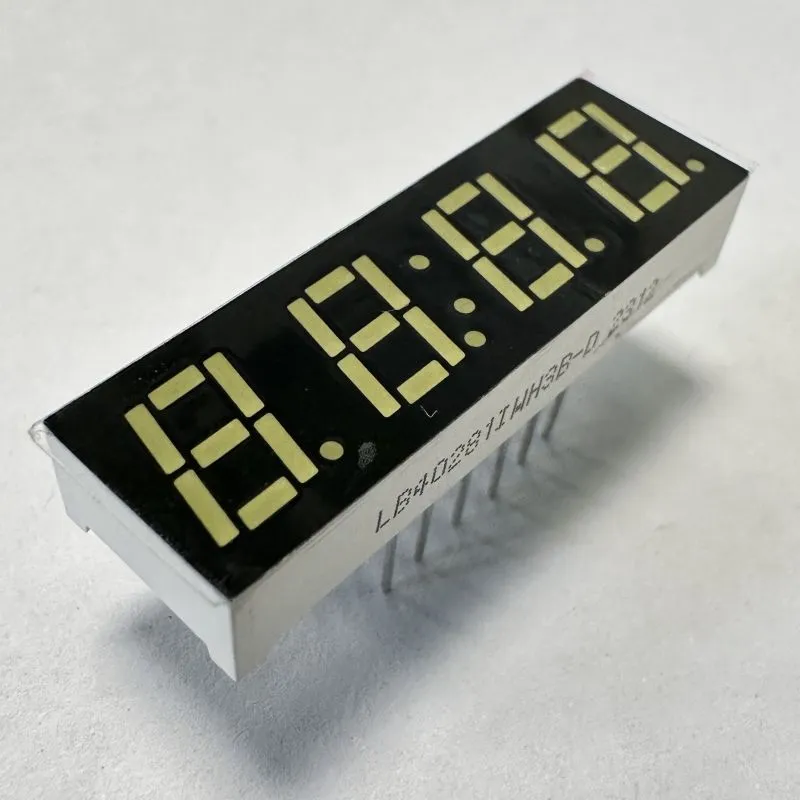 白いLEDディスプレイ 7mm 4桁 7セグメント マルチメーターパネルの共通アノード 0